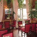 Nadia Hotel 2*