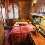 Hotel Nadia 2*