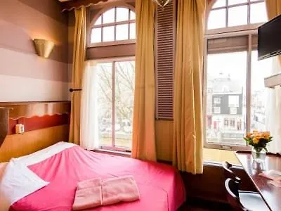 Nadia Otel
