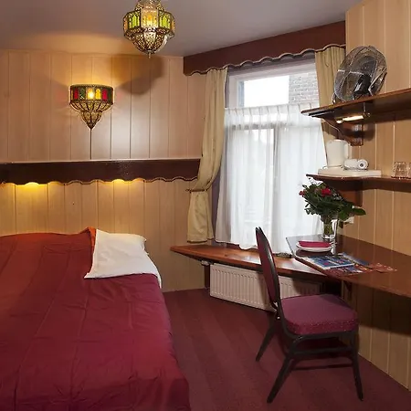 Nadia Otel