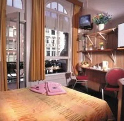 Otel Nadia 2*