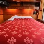 نادية فندق أمستردام