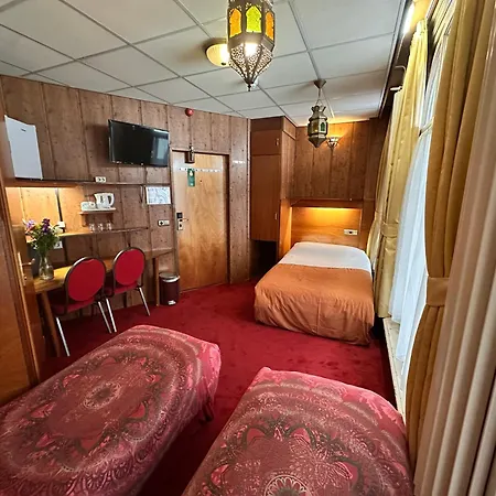 Nadia Hotel