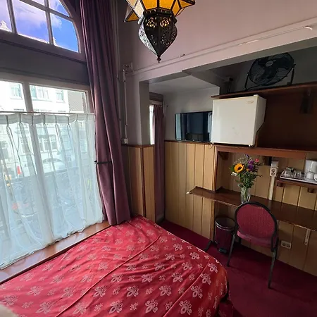 Nadia Hotel 2*