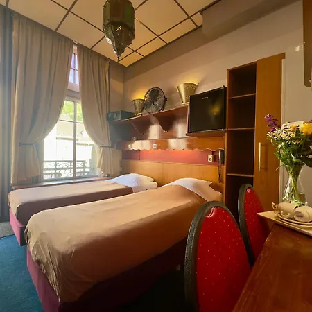 Nadia Hotel 2*