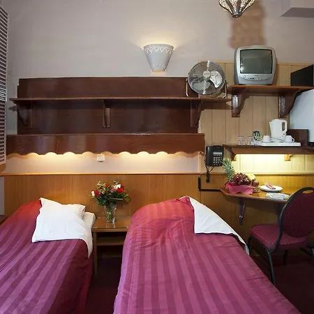 Nadia Hotel